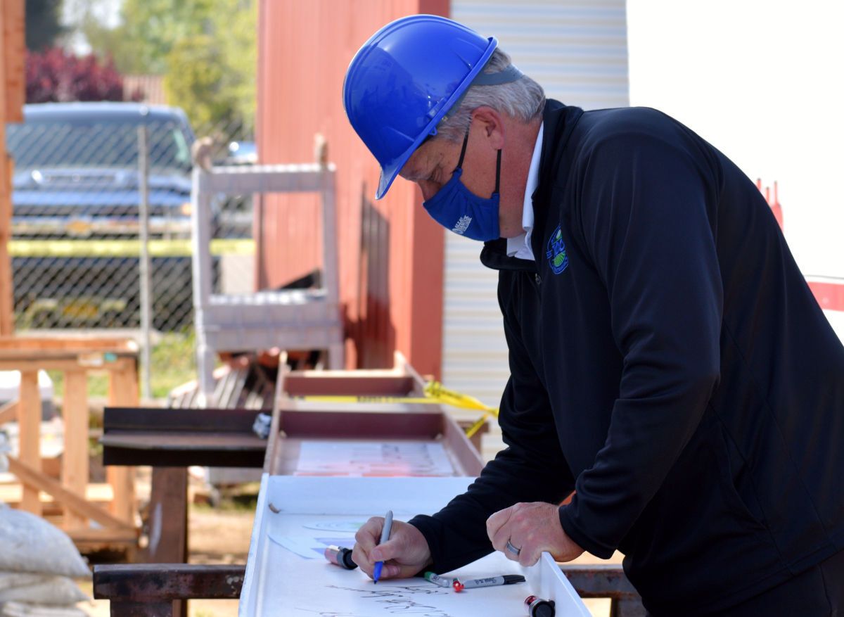 041521-smt-news-ach-beam-signing-001